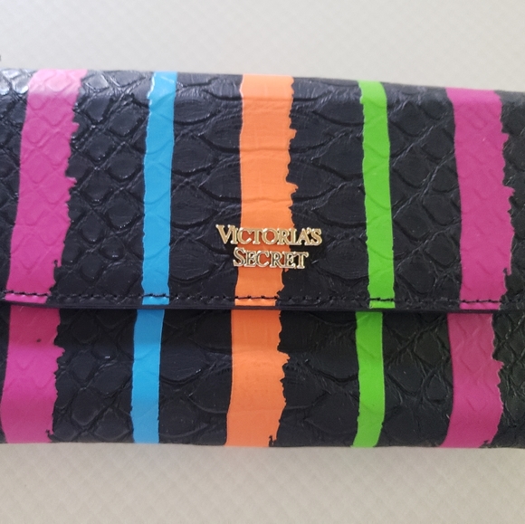 Brand New Victoria's Secret Striped Wristlet - Picture 2 of 6